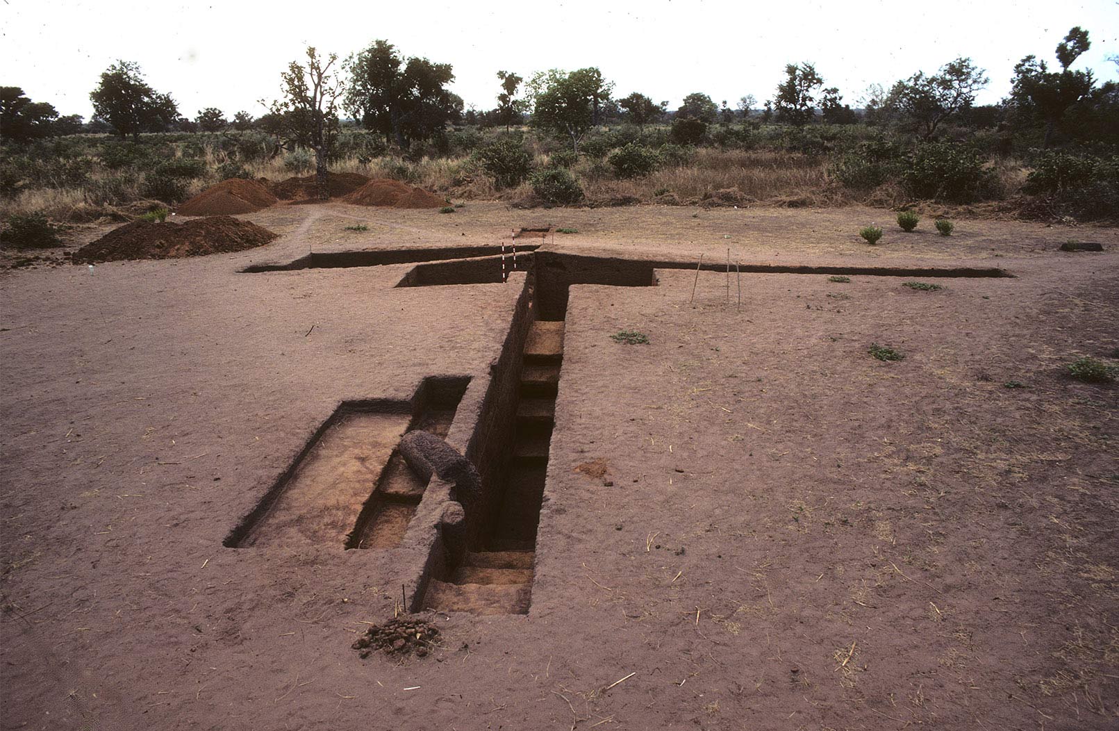 Fig. 3. Santhiou Kohel, Mbolob Topé. Les fouilles du Tumulus 43. Fouilles Gallay, Curdy, Pignat 1980-81.