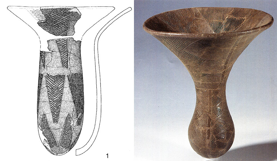 Fig. 12. Deux vases caliciformes. A gauche : Abu Tabari 02/1-4, région du Wadi Howar (Jesse 2007, fig.3). A droite : el Kadada, cimetière C, SNM 26899 (Reinold 200, p. 61)