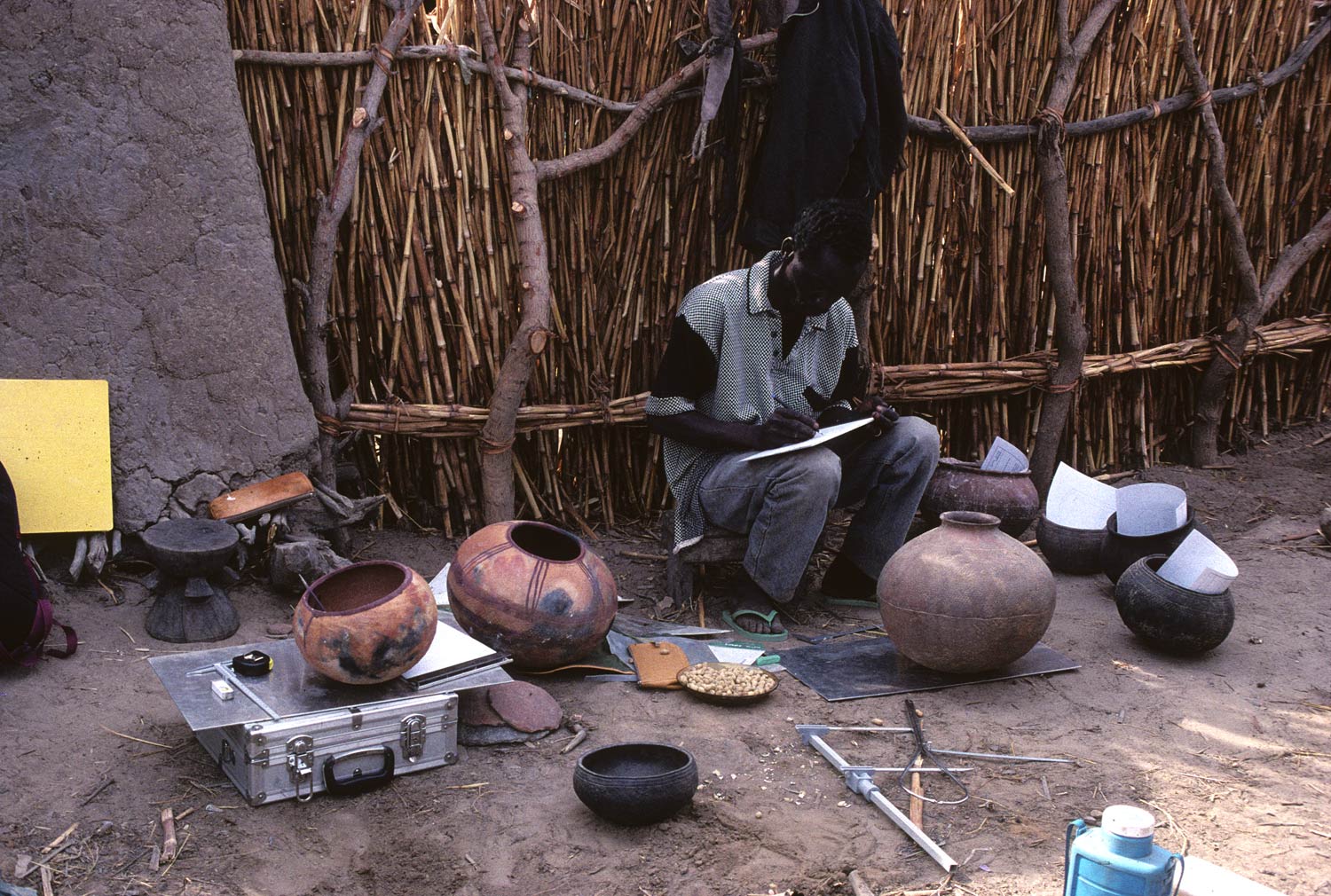  Soula Kanda 1998. Youssouf Kalapo (Institut des sciences humaines du Mali) : inventaire dessiné de la céramique. MAESAO 324.03.