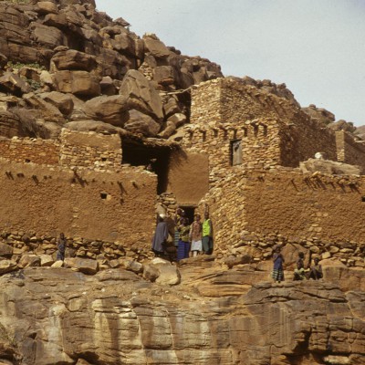 Village sonraï de Lougui au-dessus de Nokara 